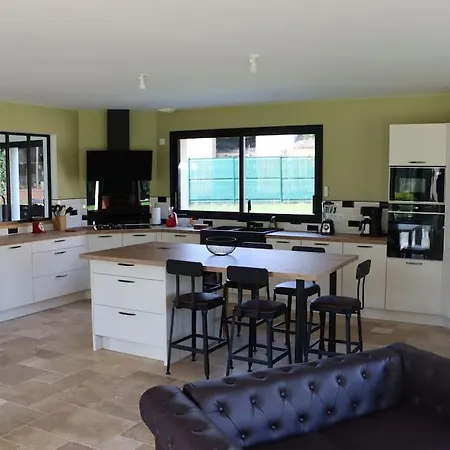 Maison D'architecte Et Sa Piscine Privee Holiday home Soulitre