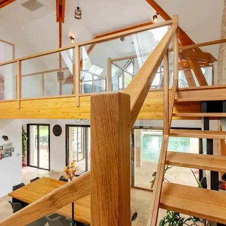 Maison D'architecte Et Sa Piscine Privee Holiday home *